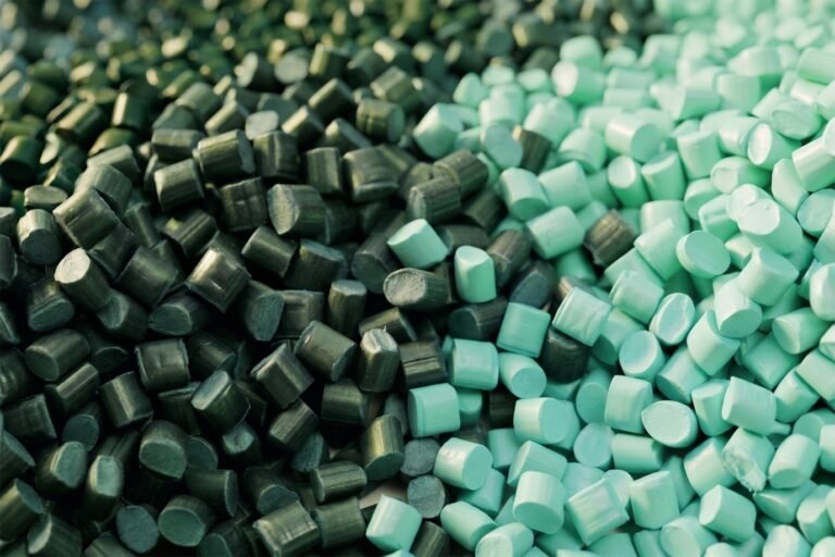 Bioplastique : quels matériaux pour une pièce durable ?